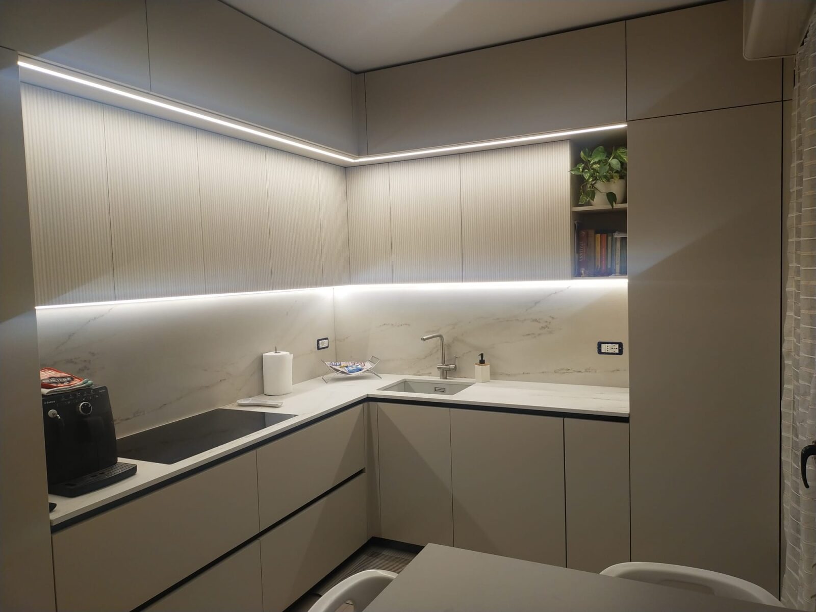 Finiture cucina con LED a Rimini